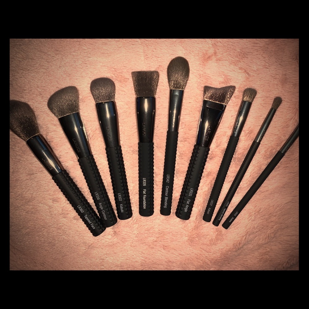 Luxury makeup brushes
